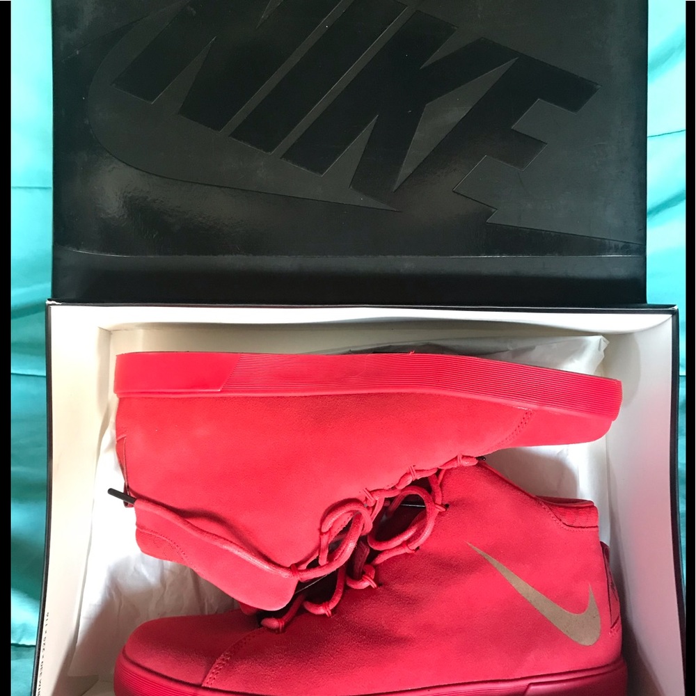 Nike lebron liftstyle men size 10 red
